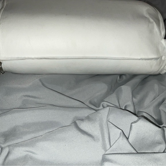 MZOIMZO BED PILLOWS 2 COOLING PILLOWS, SIDE,STOMACH,AND BACK SLEEPERS BRAND NEW - Picture 3 of 16